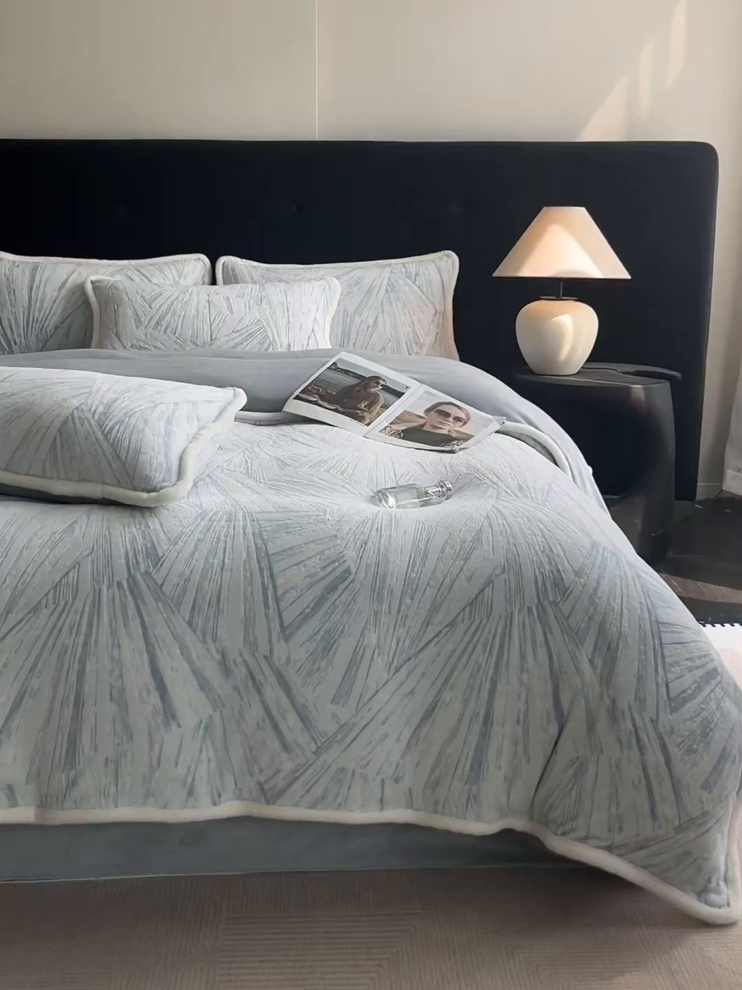 91家纺网 家纺一手货源 找家纺 极简 2025新款立体雕花牛奶绒四件套系列 伊莎-灰