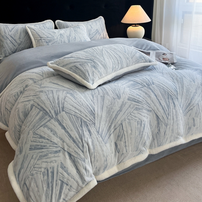 91家纺网 家纺一手货源 找家纺 极简 2025新款立体雕花牛奶绒四件套系列 伊莎-蓝