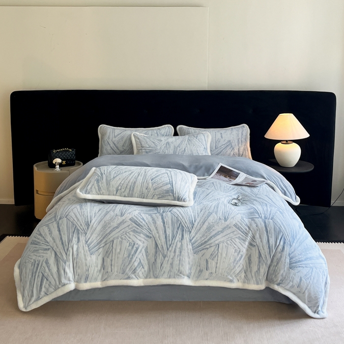 91家纺网 家纺一手货源 找家纺 极简 2025新款立体雕花牛奶绒四件套系列 伊莎-蓝