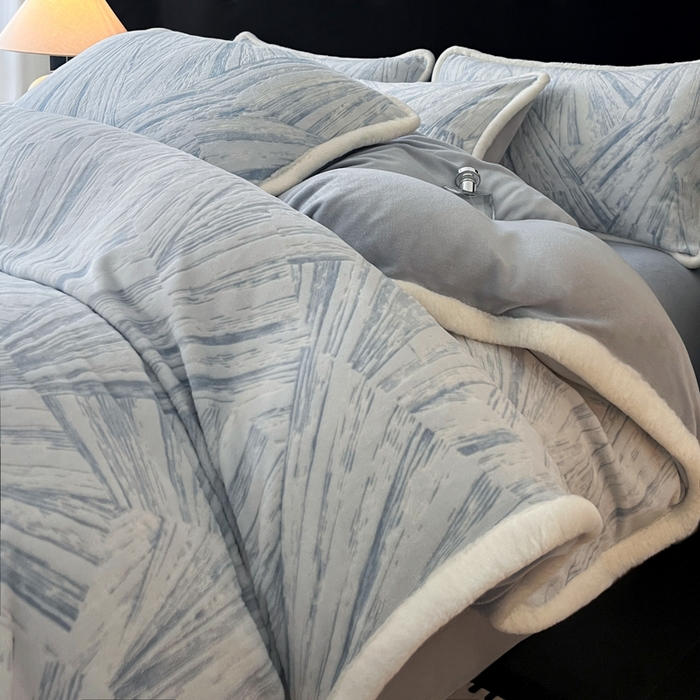 91家纺网 家纺一手货源 找家纺 极简 2025新款立体雕花牛奶绒四件套系列 伊莎-蓝