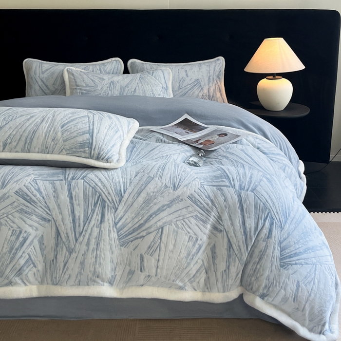 91家纺网 家纺一手货源 找家纺 极简 2025新款立体雕花牛奶绒四件套系列 伊莎-蓝