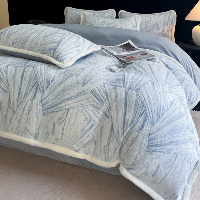 91家纺网 家纺一手货源 找家纺 极简 2025新款立体雕花牛奶绒四件套系列 伊莎-蓝