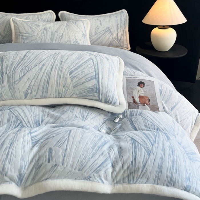 91家纺网 家纺一手货源 找家纺 极简 2025新款立体雕花牛奶绒四件套系列 伊莎-蓝