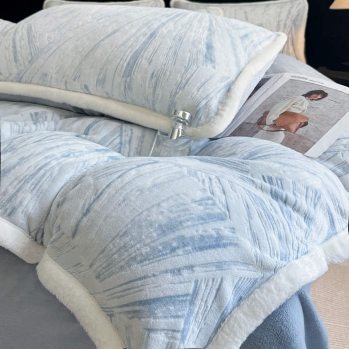 91家纺网 家纺一手货源 找家纺 极简 2025新款立体雕花牛奶绒四件套系列 伊莎-蓝