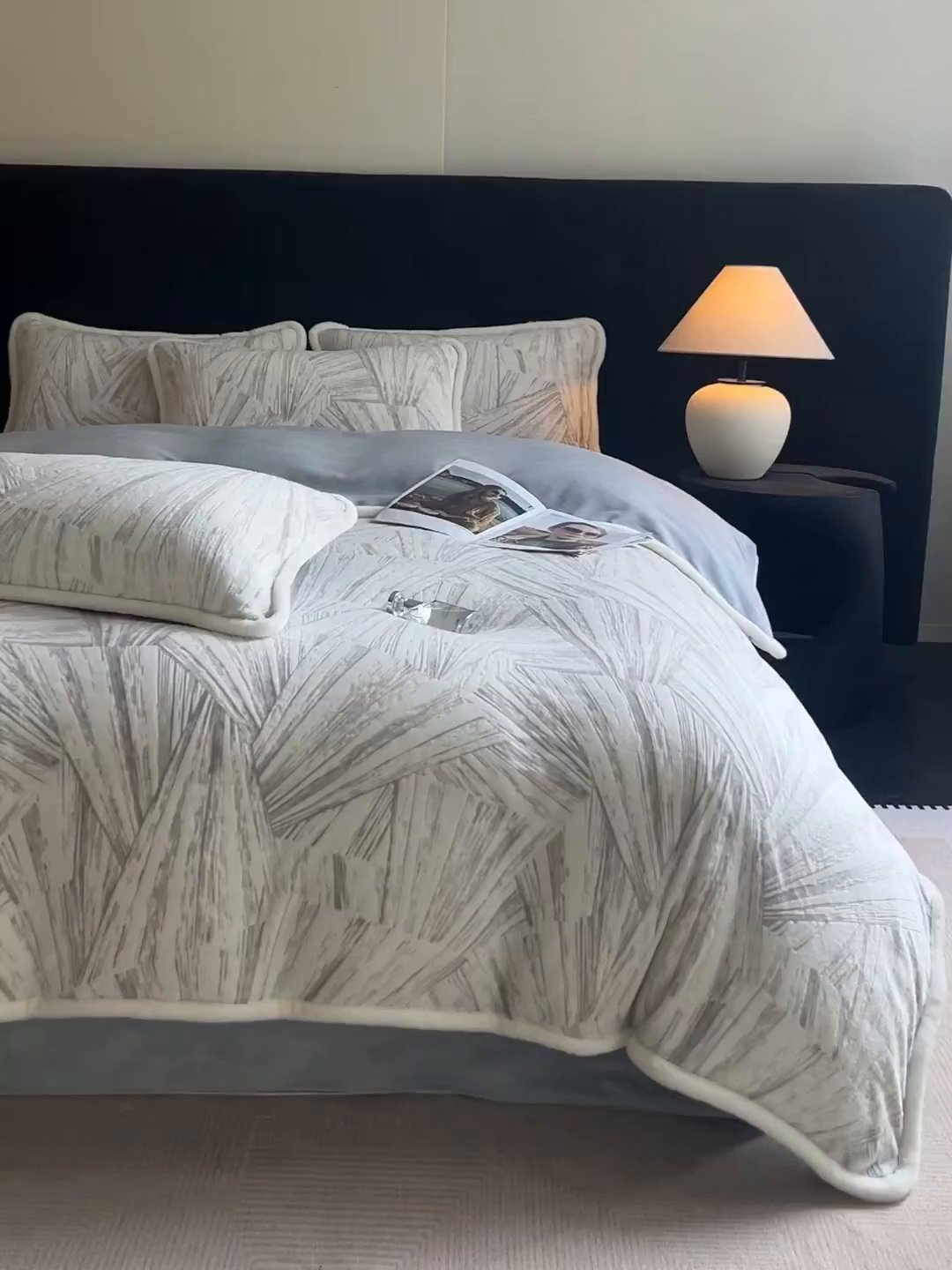 91家纺网 家纺一手货源 找家纺 极简 2025新款立体雕花牛奶绒四件套系列 伊莎-蓝