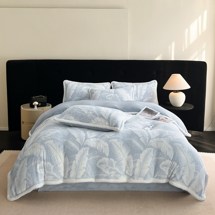 91家纺网 家纺一手货源 找家纺 极简 2025新款立体雕花牛奶绒四件套系列 佐伊-蓝