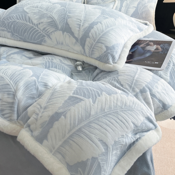 91家纺网 家纺一手货源 找家纺 极简 2025新款立体雕花牛奶绒四件套系列 佐伊-蓝