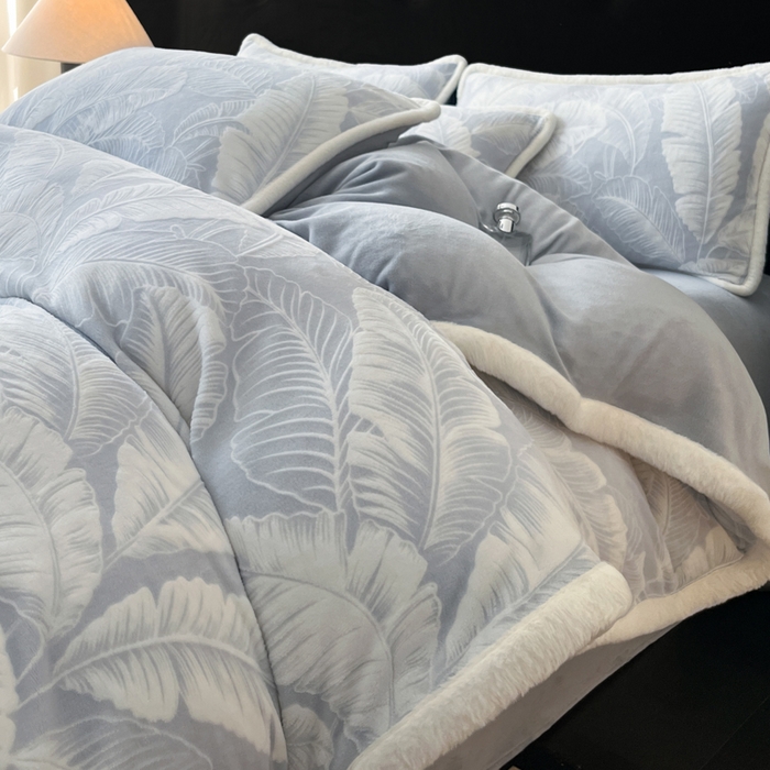 91家纺网 家纺一手货源 找家纺 极简 2025新款立体雕花牛奶绒四件套系列 佐伊-蓝