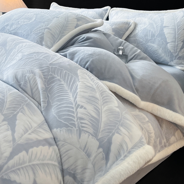 91家纺网 家纺一手货源 找家纺 极简 2025新款立体雕花牛奶绒四件套系列 佐伊-蓝