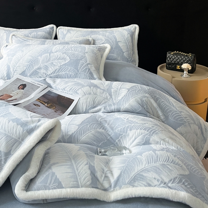 91家纺网 家纺一手货源 找家纺 极简 2025新款立体雕花牛奶绒四件套系列 佐伊-蓝