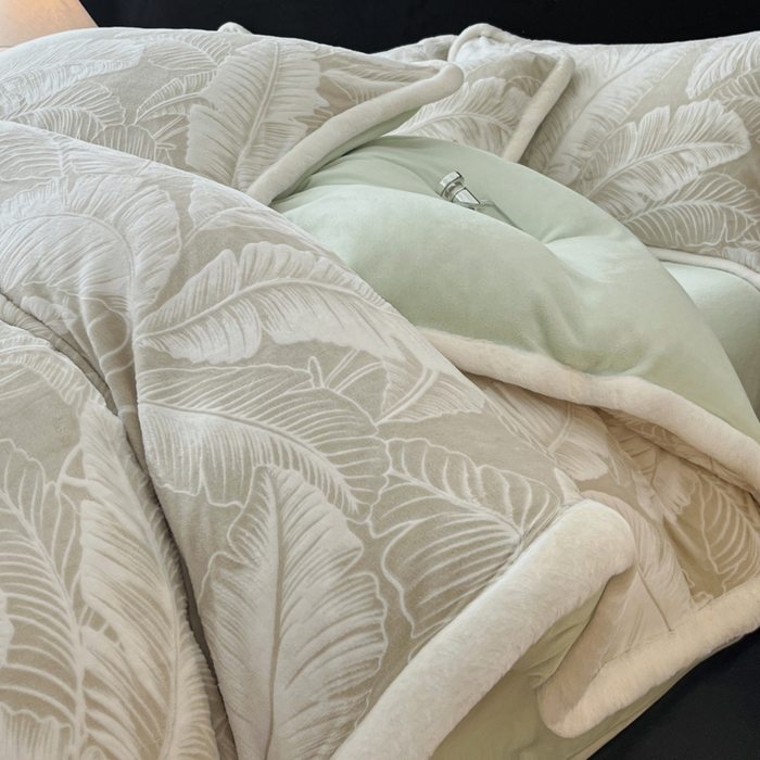 91家纺网 家纺一手货源 找家纺 极简 2025新款立体雕花牛奶绒四件套系列 佐伊-绿