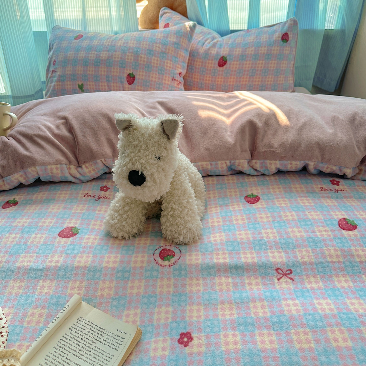 91家纺网 家纺一手货源 找家纺 小叮当家纺仓储工厂店 买家秀 爆款花型2025新款小清新180克跑量款牛奶绒三件套四件套 草莓星星