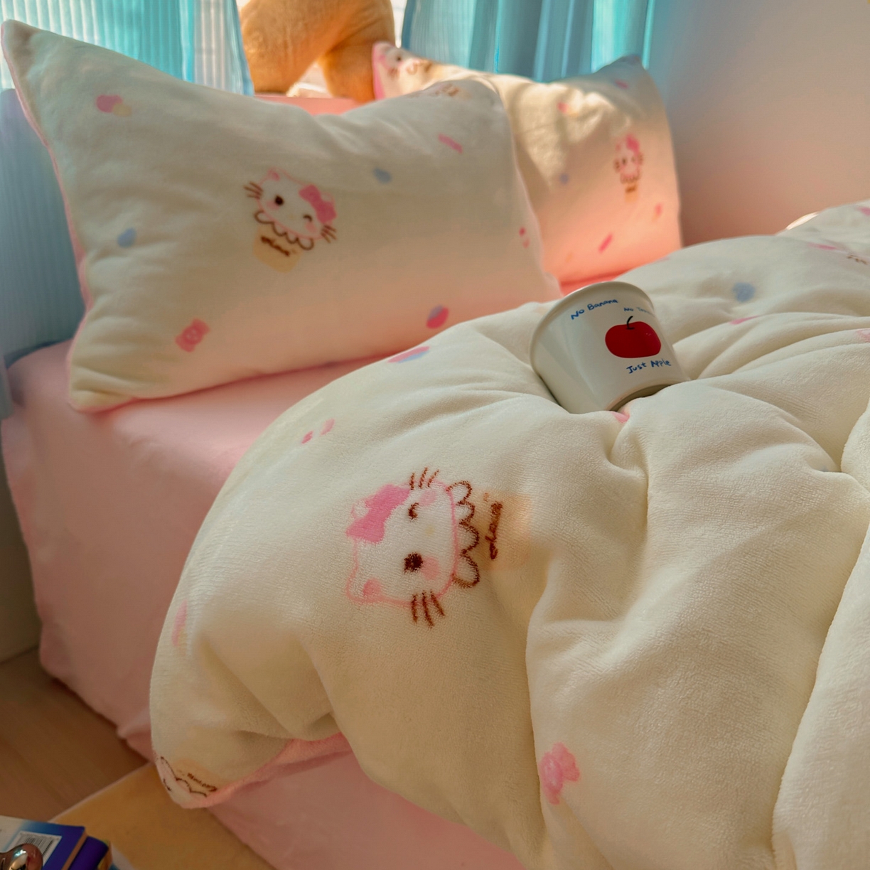 91家纺网 家纺一手货源 找家纺 小叮当家纺仓储工厂店 买家秀 爆款花型2025新款小清新180克跑量款牛奶绒三件套四件套 冰淇淋奶猫