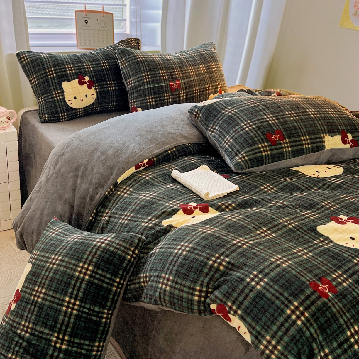 小叮当家纺仓储工厂店 买家秀 爆款花型2025新款小清新180克跑量款牛奶绒三件套四件套 格调凯特