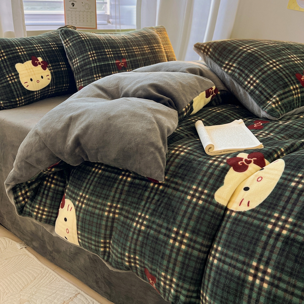 91家纺网 家纺一手货源 找家纺 小叮当家纺仓储工厂店 买家秀 爆款花型2025新款小清新180克跑量款牛奶绒三件套四件套 格调凯特