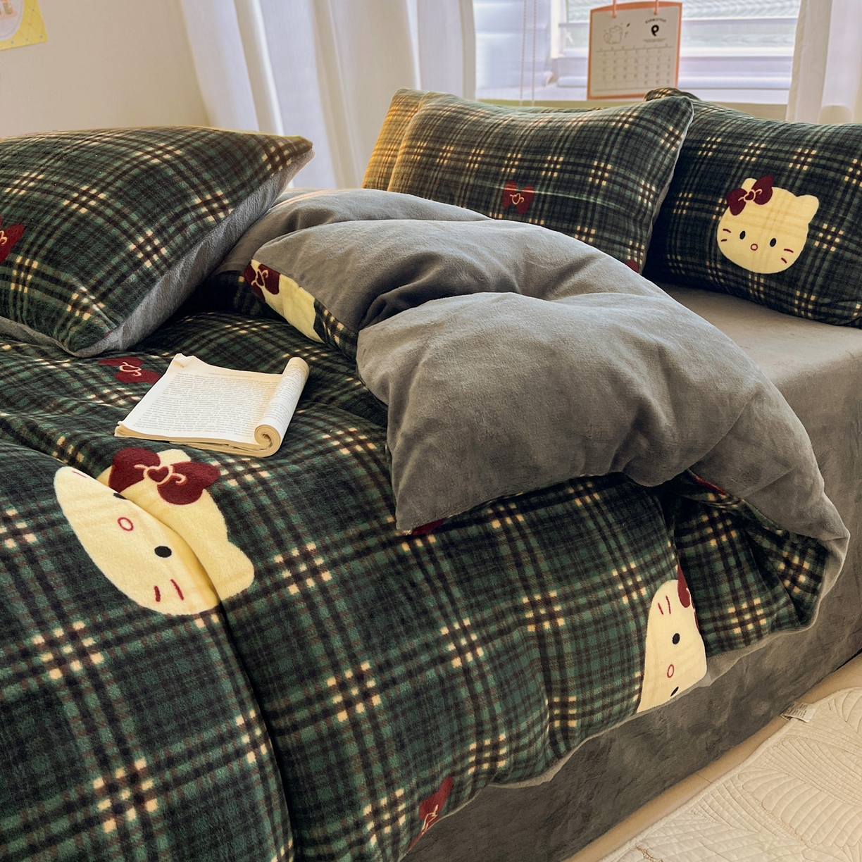 91家纺网 家纺一手货源 找家纺 小叮当家纺仓储工厂店 买家秀 爆款花型2025新款小清新180克跑量款牛奶绒三件套四件套 格调凯特