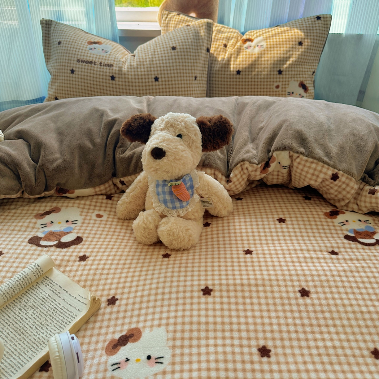 小叮当家纺仓储工厂店 买家秀 爆款花型2025新款小清新180克跑量款牛奶绒三件套四件套 咖星小猫