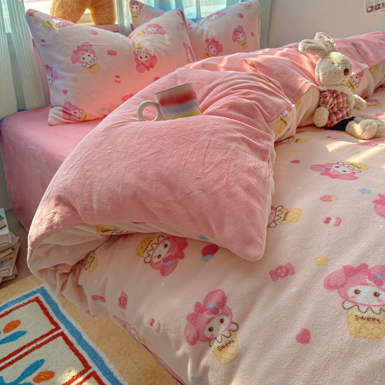 91家纺网 家纺一手货源 找家纺 小叮当家纺仓储工厂店 买家秀 爆款花型2025新款小清新180克跑量款牛奶绒三件套四件套 可爱美蒂