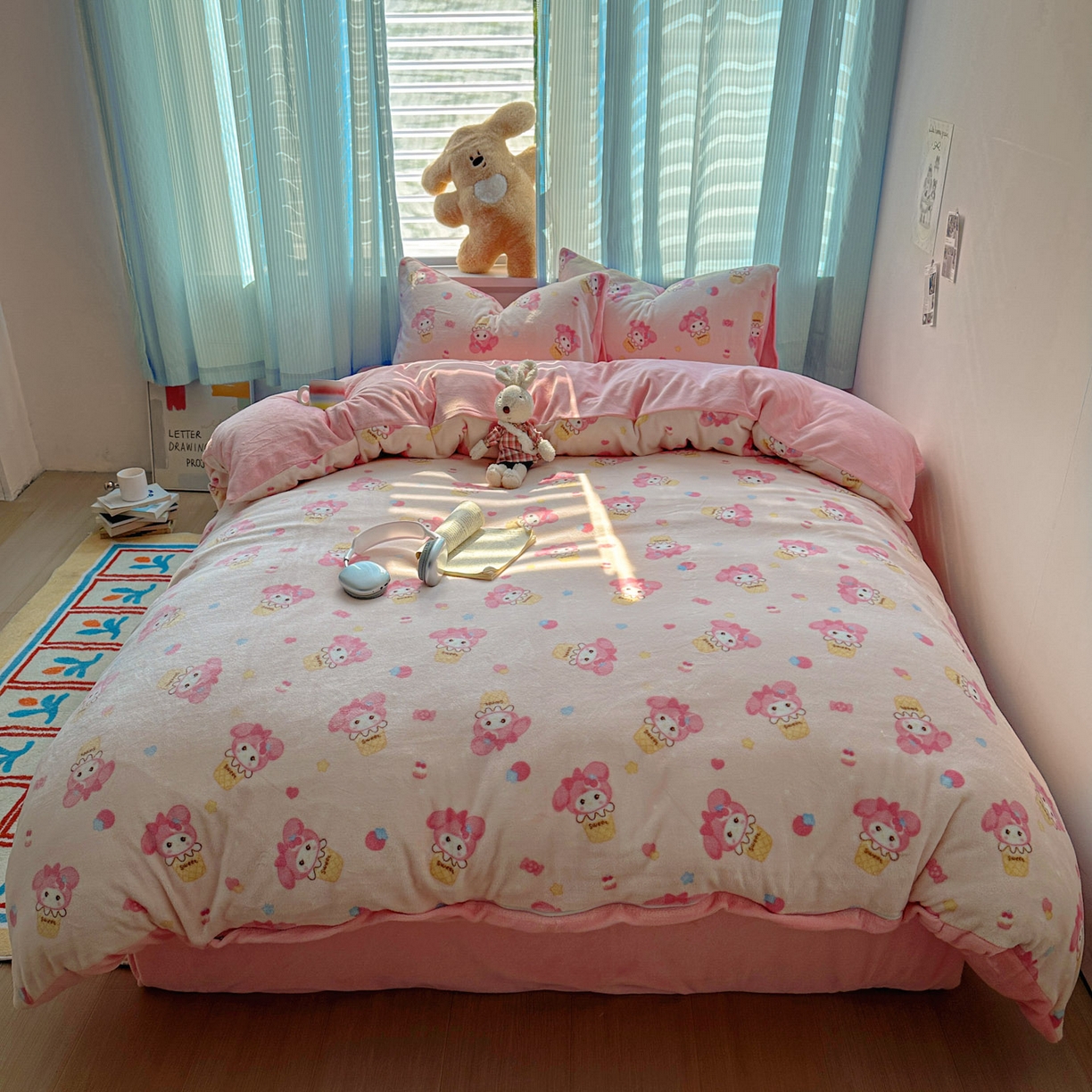 91家纺网 家纺一手货源 找家纺 小叮当家纺仓储工厂店 买家秀 爆款花型2025新款小清新180克跑量款牛奶绒三件套四件套 可爱美蒂