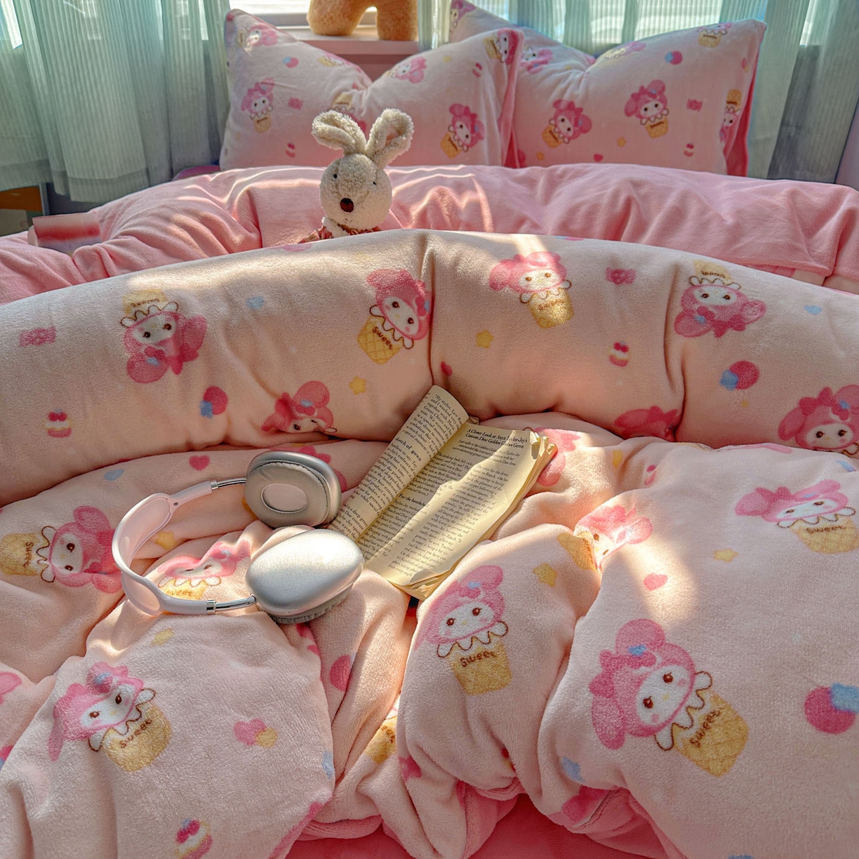 91家纺网 家纺一手货源 找家纺 小叮当家纺仓储工厂店 买家秀 爆款花型2025新款小清新180克跑量款牛奶绒三件套四件套 可爱美蒂