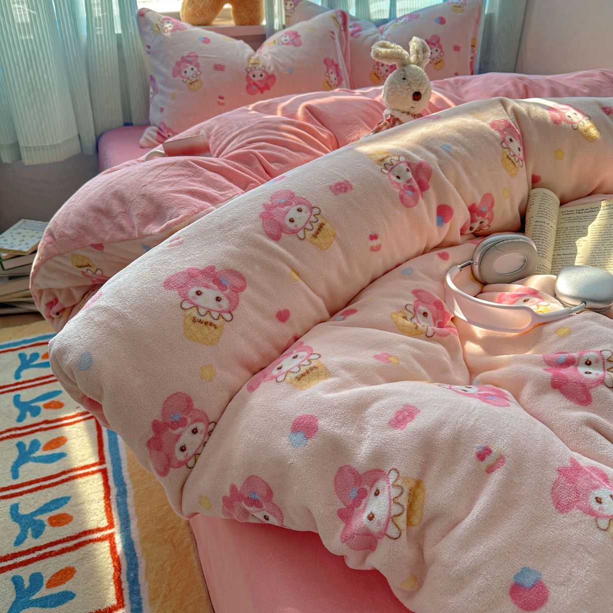 91家纺网 家纺一手货源 找家纺 小叮当家纺仓储工厂店 买家秀 爆款花型2025新款小清新180克跑量款牛奶绒三件套四件套 可爱美蒂