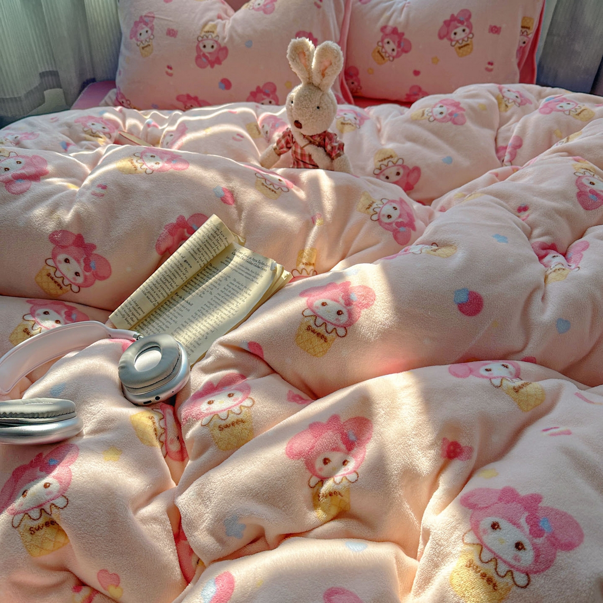 91家纺网 家纺一手货源 找家纺 小叮当家纺仓储工厂店 买家秀 爆款花型2025新款小清新180克跑量款牛奶绒三件套四件套 可爱美蒂