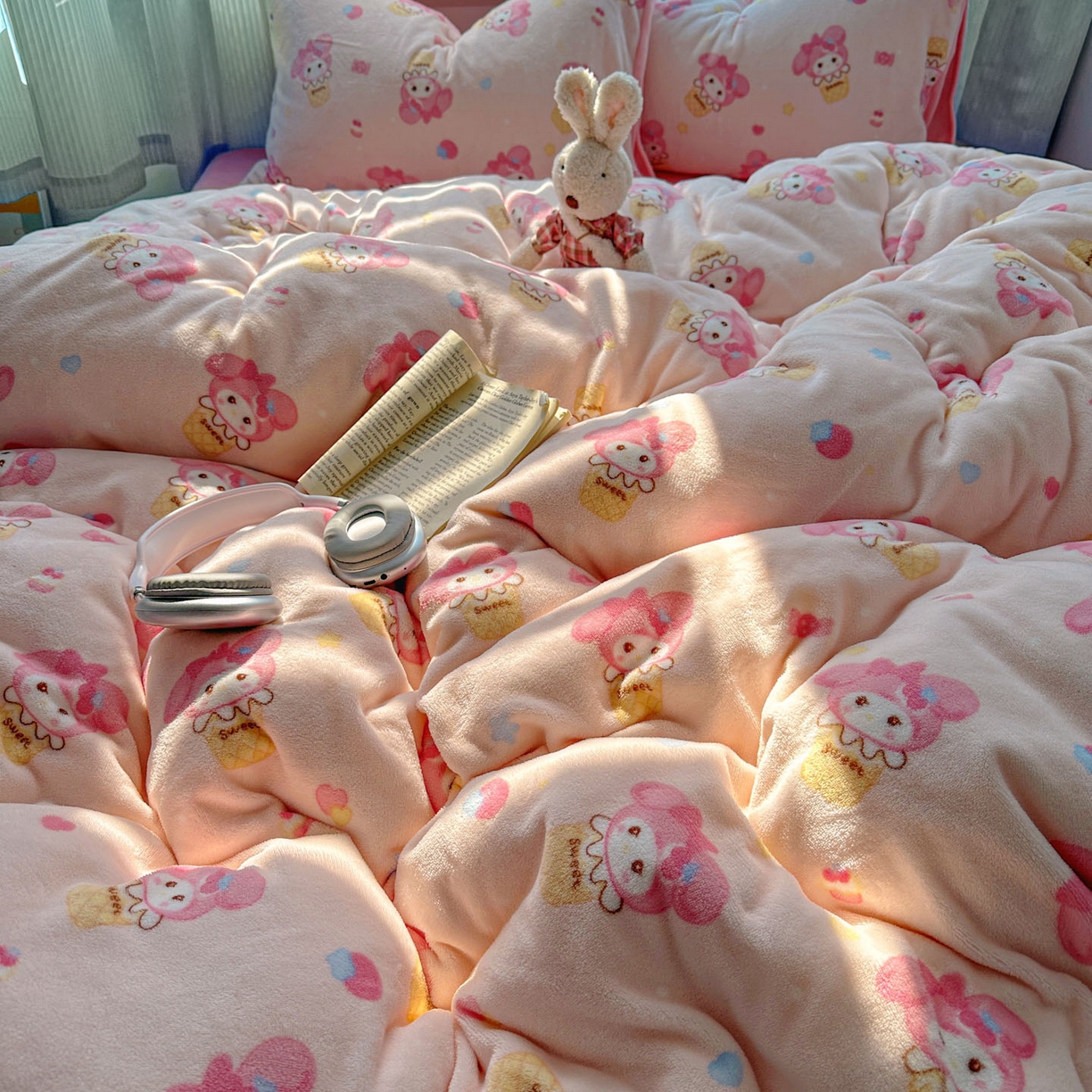 91家纺网 家纺一手货源 找家纺 小叮当家纺仓储工厂店 买家秀 爆款花型2025新款小清新180克跑量款牛奶绒三件套四件套 可爱美蒂