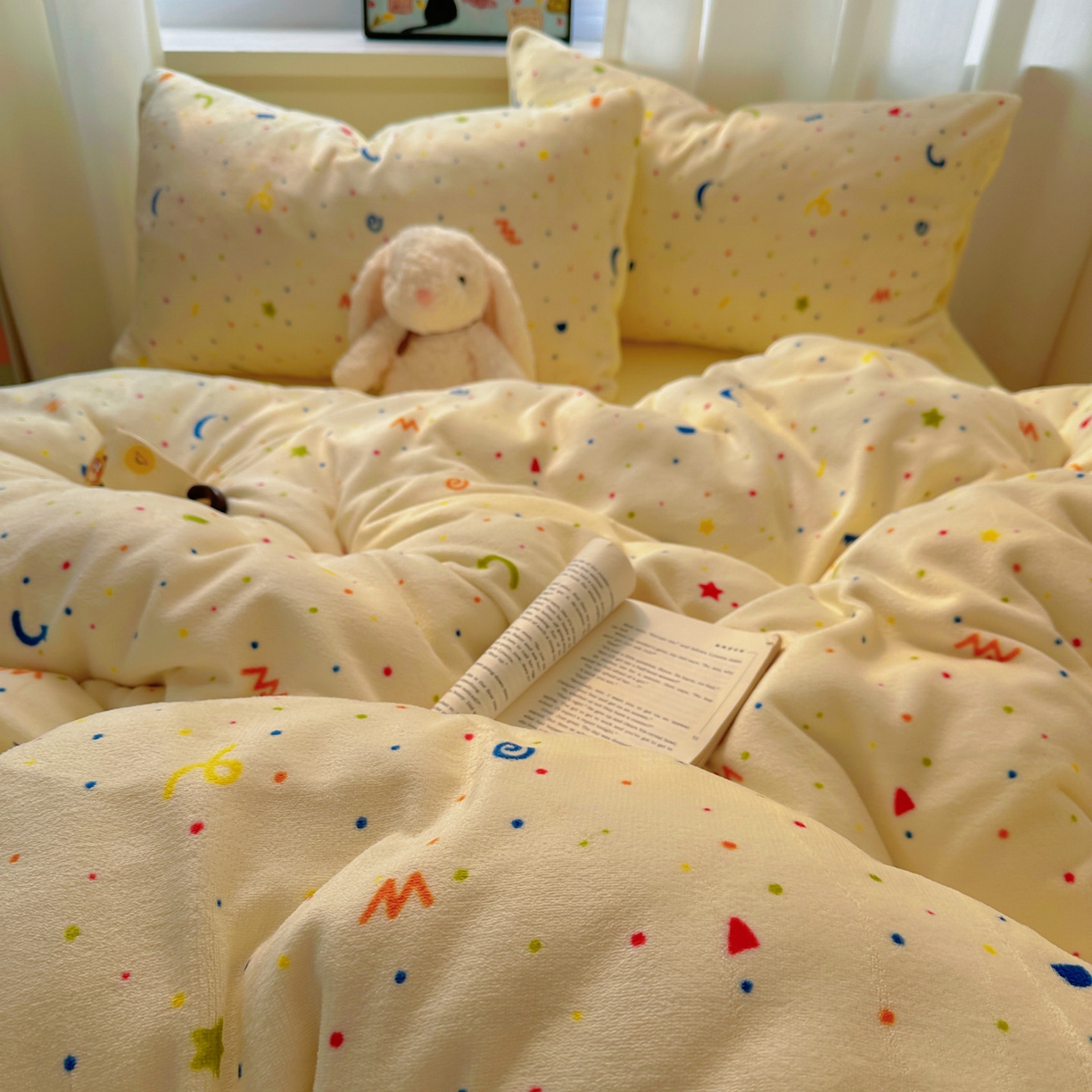 91家纺网 家纺一手货源 找家纺 小叮当家纺仓储工厂店 买家秀 爆款花型2025新款小清新180克跑量款牛奶绒三件套四件套 浪漫星河