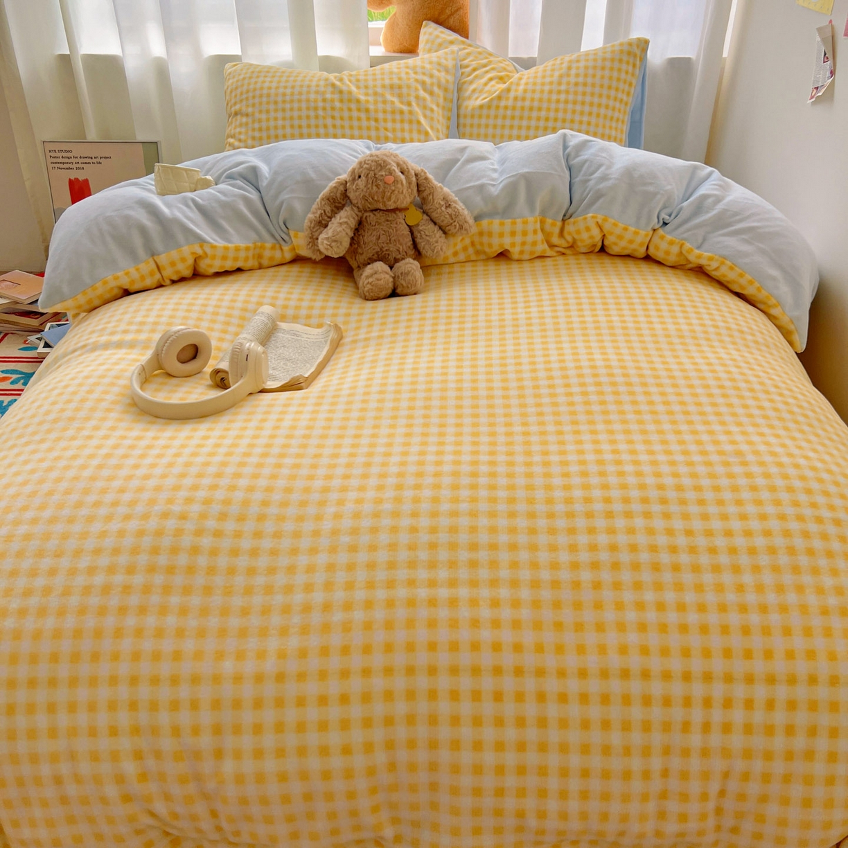 91家纺网 家纺一手货源 找家纺 小叮当家纺仓储工厂店 买家秀 爆款花型2025新款小清新180克跑量款牛奶绒三件套四件套 浅蓝黄格