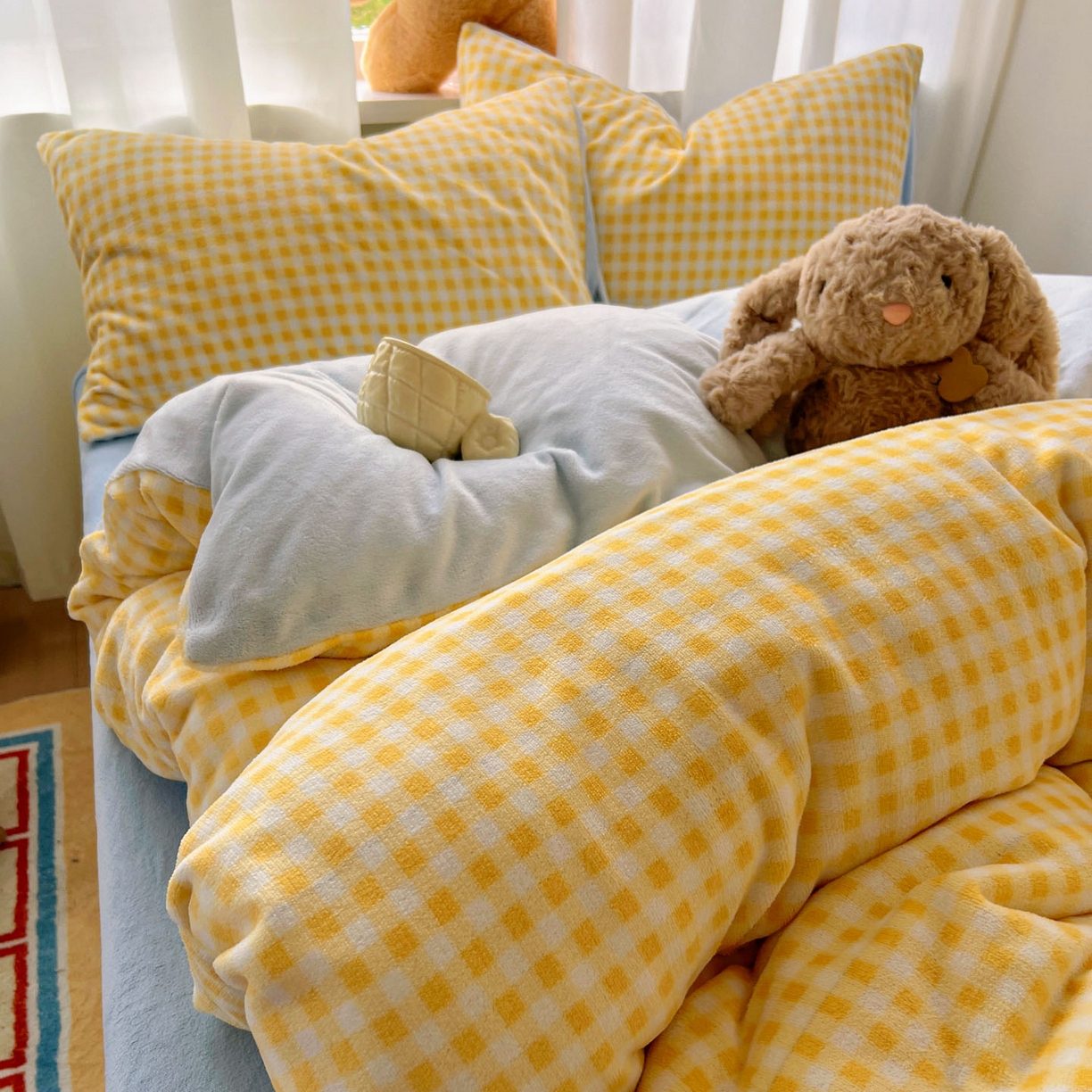 91家纺网 家纺一手货源 找家纺 小叮当家纺仓储工厂店 买家秀 爆款花型2025新款小清新180克跑量款牛奶绒三件套四件套 浅蓝黄格