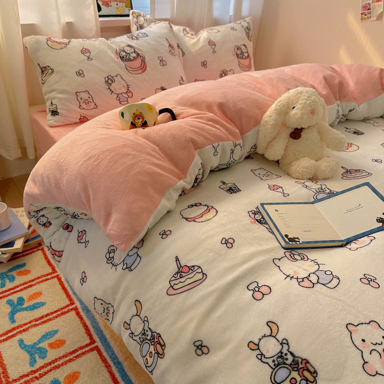 91家纺网 家纺一手货源 找家纺 小叮当家纺仓储工厂店 买家秀 爆款花型2025新款小清新180克跑量款牛奶绒三件套四件套 甜心小猫