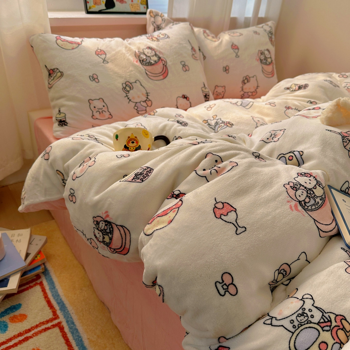 91家纺网 家纺一手货源 找家纺 小叮当家纺仓储工厂店 买家秀 爆款花型2025新款小清新180克跑量款牛奶绒三件套四件套 甜心小猫