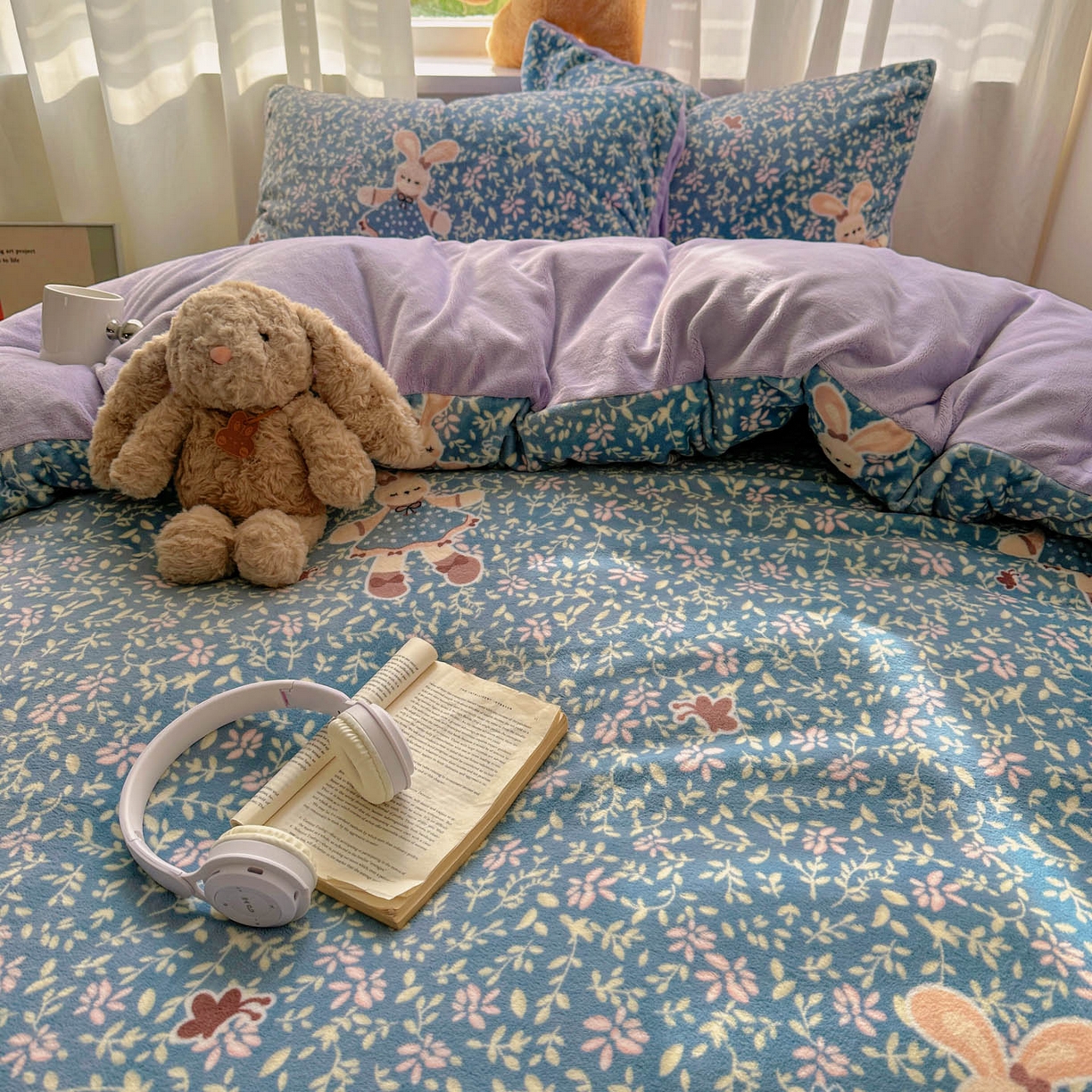 小叮当家纺仓储工厂店 买家秀 爆款花型2025新款小清新180克跑量款牛奶绒三件套四件套 兔兔女孩