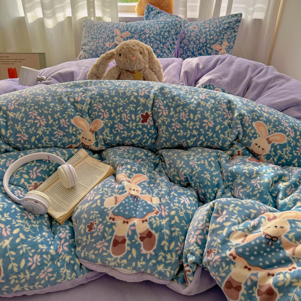 91家纺网 家纺一手货源 找家纺 小叮当家纺仓储工厂店 买家秀 爆款花型2025新款小清新180克跑量款牛奶绒三件套四件套 兔兔女孩