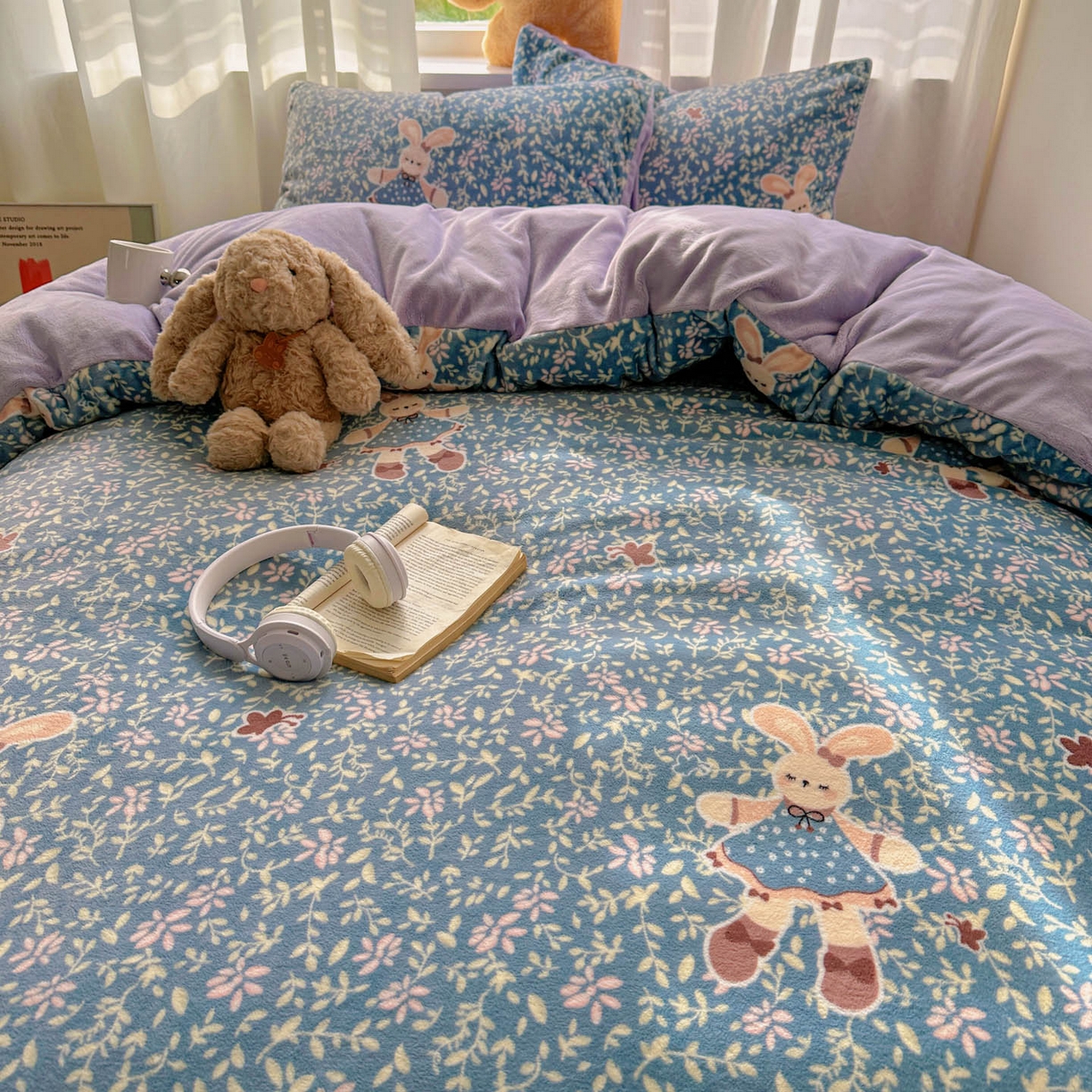 91家纺网 家纺一手货源 找家纺 小叮当家纺仓储工厂店 买家秀 爆款花型2025新款小清新180克跑量款牛奶绒三件套四件套 兔兔女孩