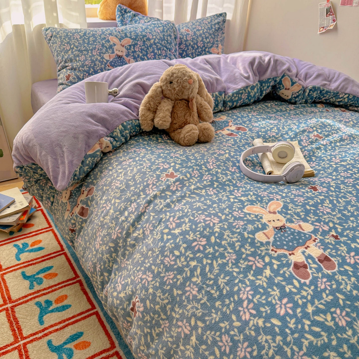 91家纺网 家纺一手货源 找家纺 小叮当家纺仓储工厂店 买家秀 爆款花型2025新款小清新180克跑量款牛奶绒三件套四件套 兔兔女孩