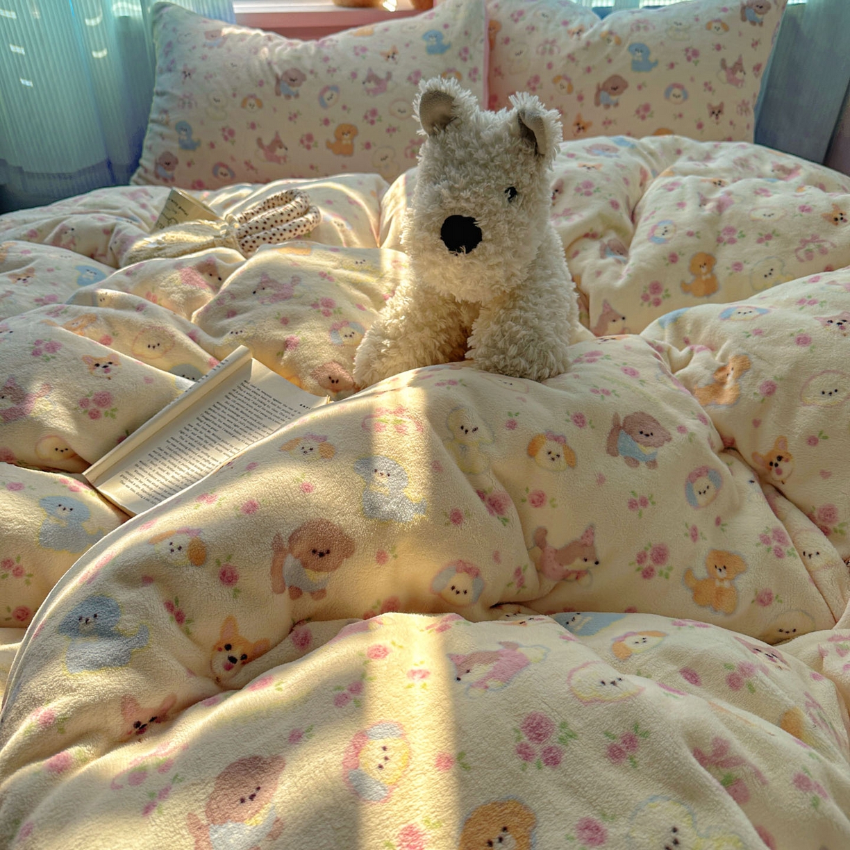 91家纺网 家纺一手货源 找家纺 小叮当家纺仓储工厂店 买家秀 爆款花型2025新款小清新180克跑量款牛奶绒三件套四件套 小狗乐园