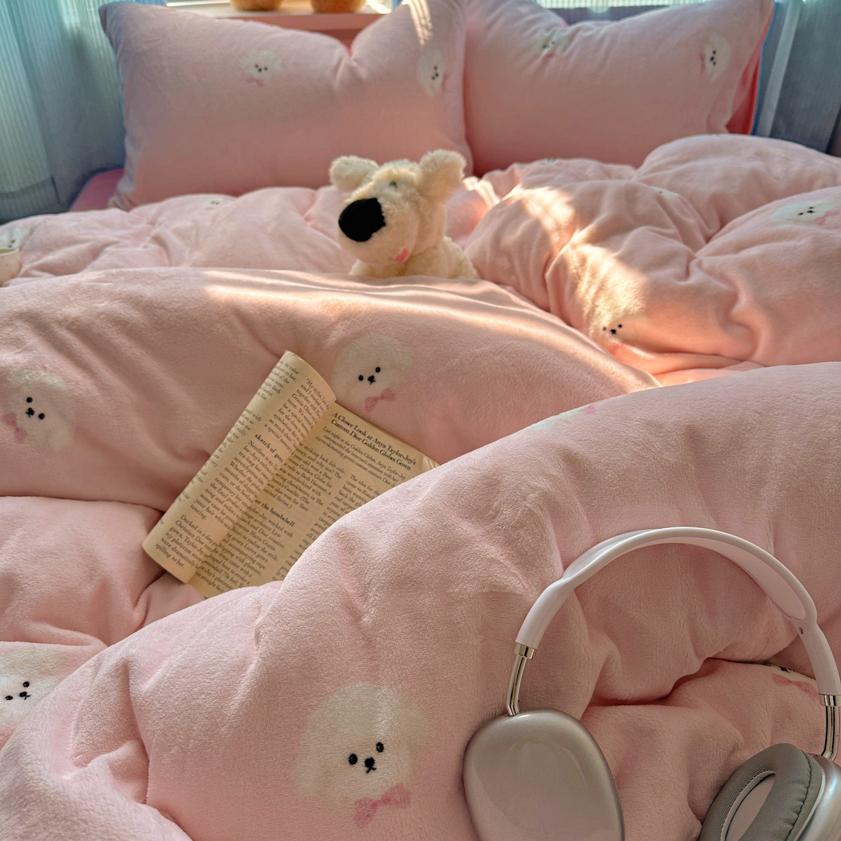 91家纺网 家纺一手货源 找家纺 小叮当家纺仓储工厂店 买家秀 爆款花型2025新款小清新180克跑量款牛奶绒三件套四件套 小奶狗-粉