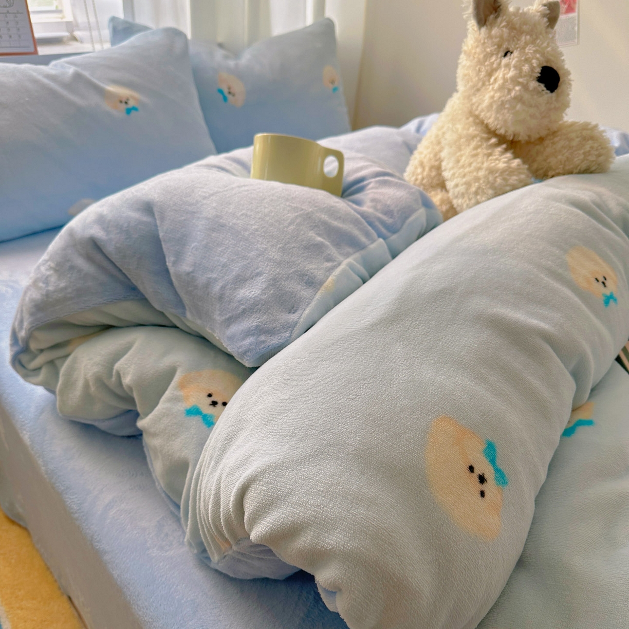 91家纺网 家纺一手货源 找家纺 小叮当家纺仓储工厂店 买家秀 爆款花型2025新款小清新180克跑量款牛奶绒三件套四件套 小奶狗蓝