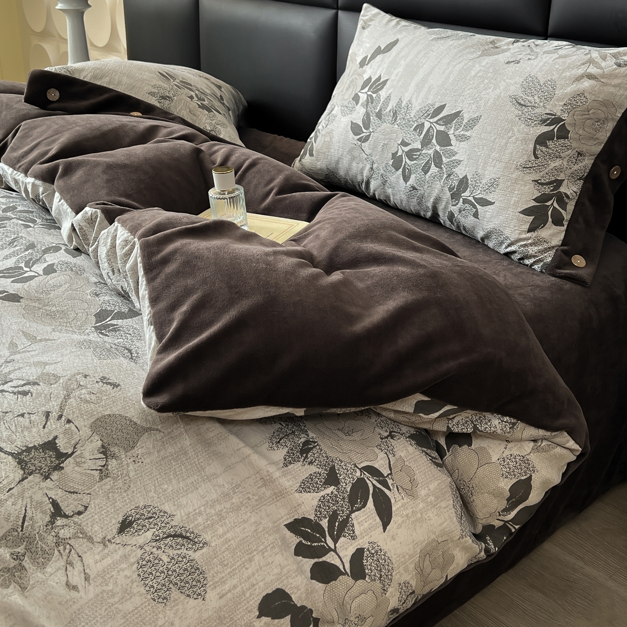 91家纺网 家纺一手货源 找家纺 （总）吾诺 水洗原麻拼牛奶绒四件套 纽扣款四件套-原麻系列