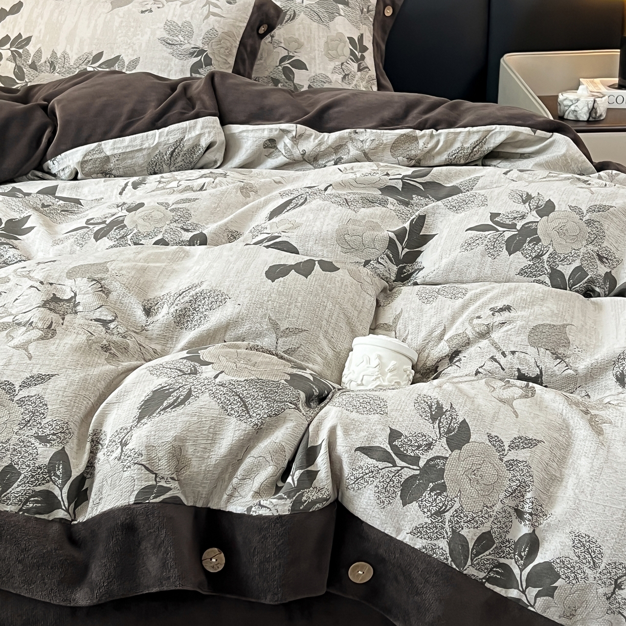 91家纺网 家纺一手货源 找家纺 （总）吾诺 水洗原麻拼牛奶绒四件套 纽扣款四件套-原麻系列