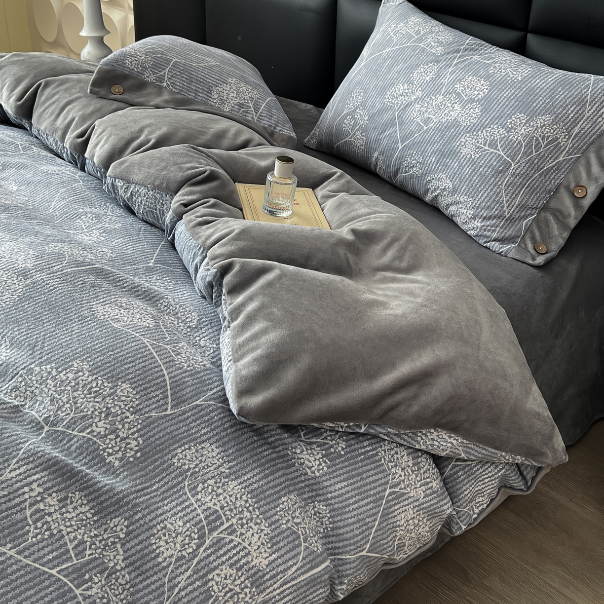 91家纺网 家纺一手货源 找家纺 （总）吾诺 水洗原麻拼牛奶绒四件套 纽扣款四件套-原麻系列