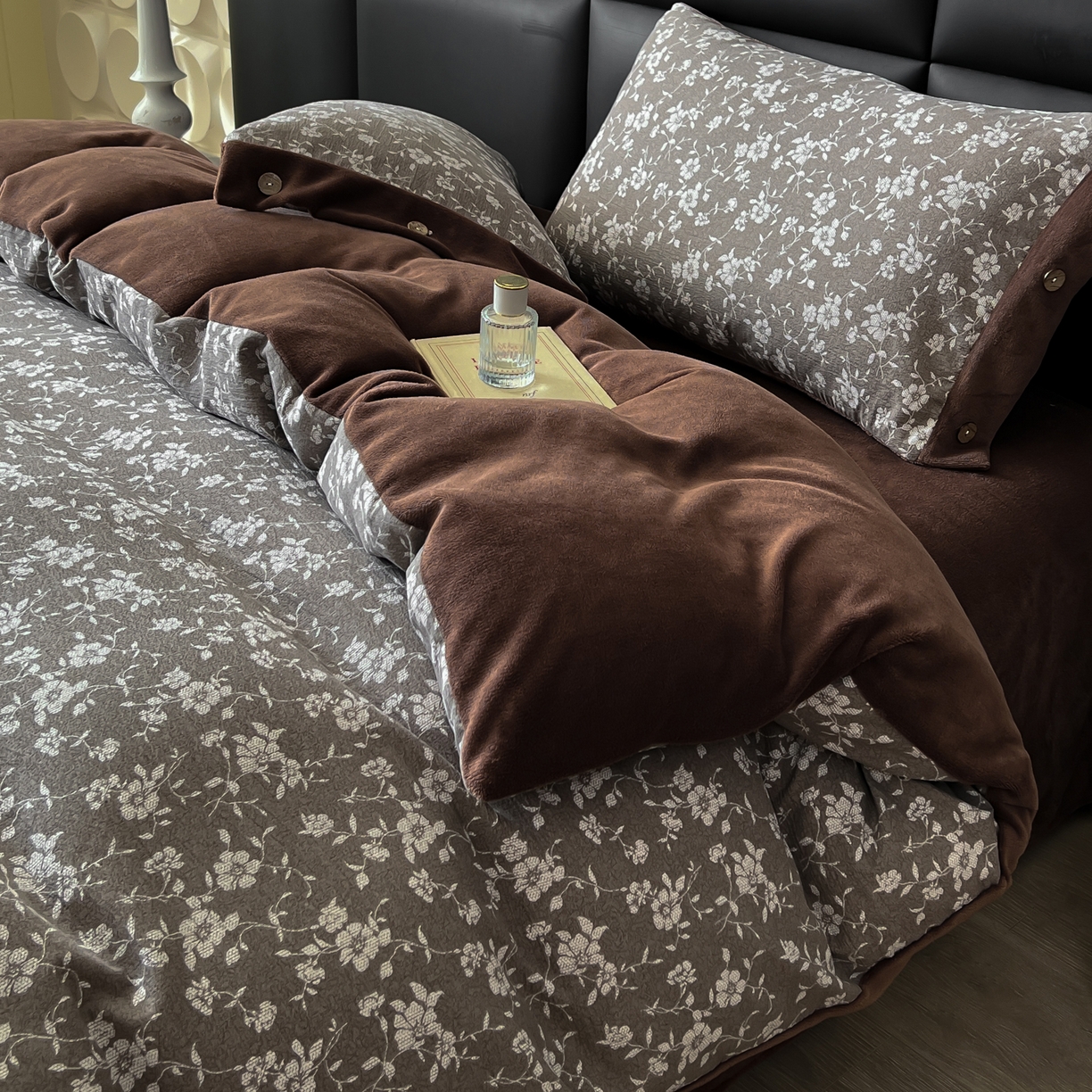 91家纺网 家纺一手货源 找家纺 （总）吾诺 水洗原麻拼牛奶绒四件套 纽扣款四件套-原麻系列