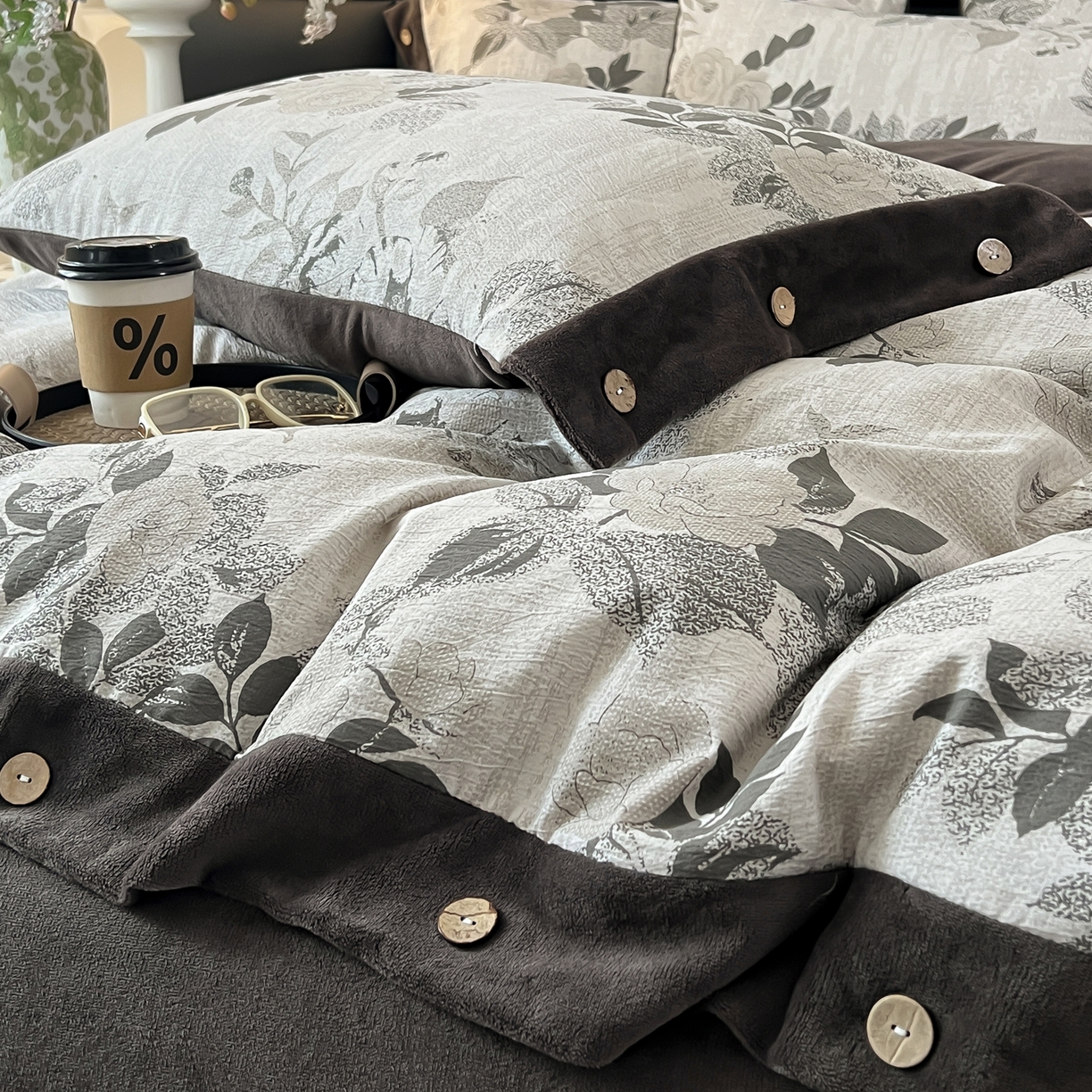 91家纺网 家纺一手货源 找家纺 吾诺家居 2025新款水洗原麻牛奶绒纽扣款四件套 晓梦