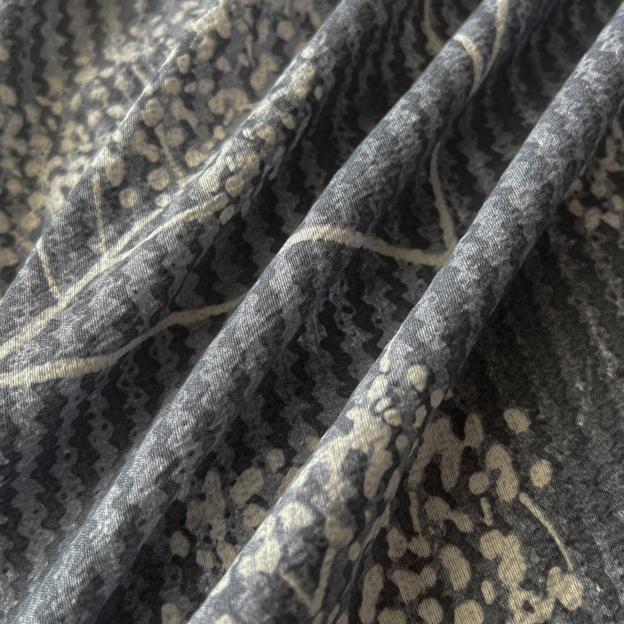 91家纺网 家纺一手货源 找家纺 吾诺家居 2025新款水洗原麻牛奶绒纽扣款四件套 暗香