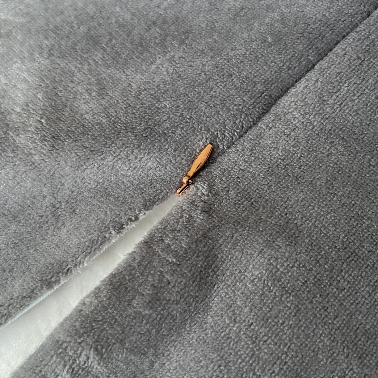 91家纺网 家纺一手货源 找家纺 吾诺家居 2025新款水洗原麻牛奶绒纽扣款四件套 暗香