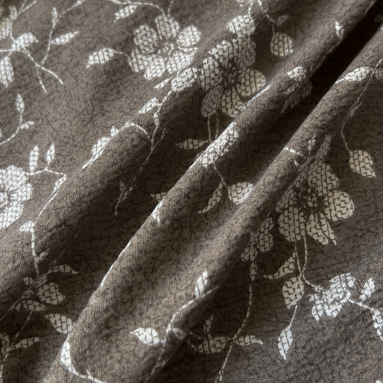 91家纺网 家纺一手货源 找家纺 吾诺家居 2025新款水洗原麻牛奶绒纽扣款四件套 花梦