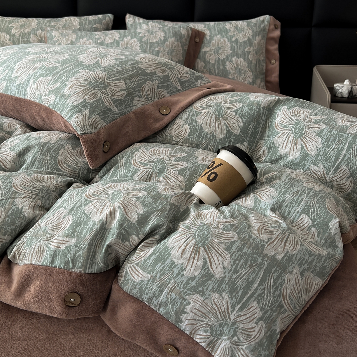 91家纺网 家纺一手货源 找家纺 吾诺家居 2025新款水洗原麻牛奶绒纽扣款四件套 绍华