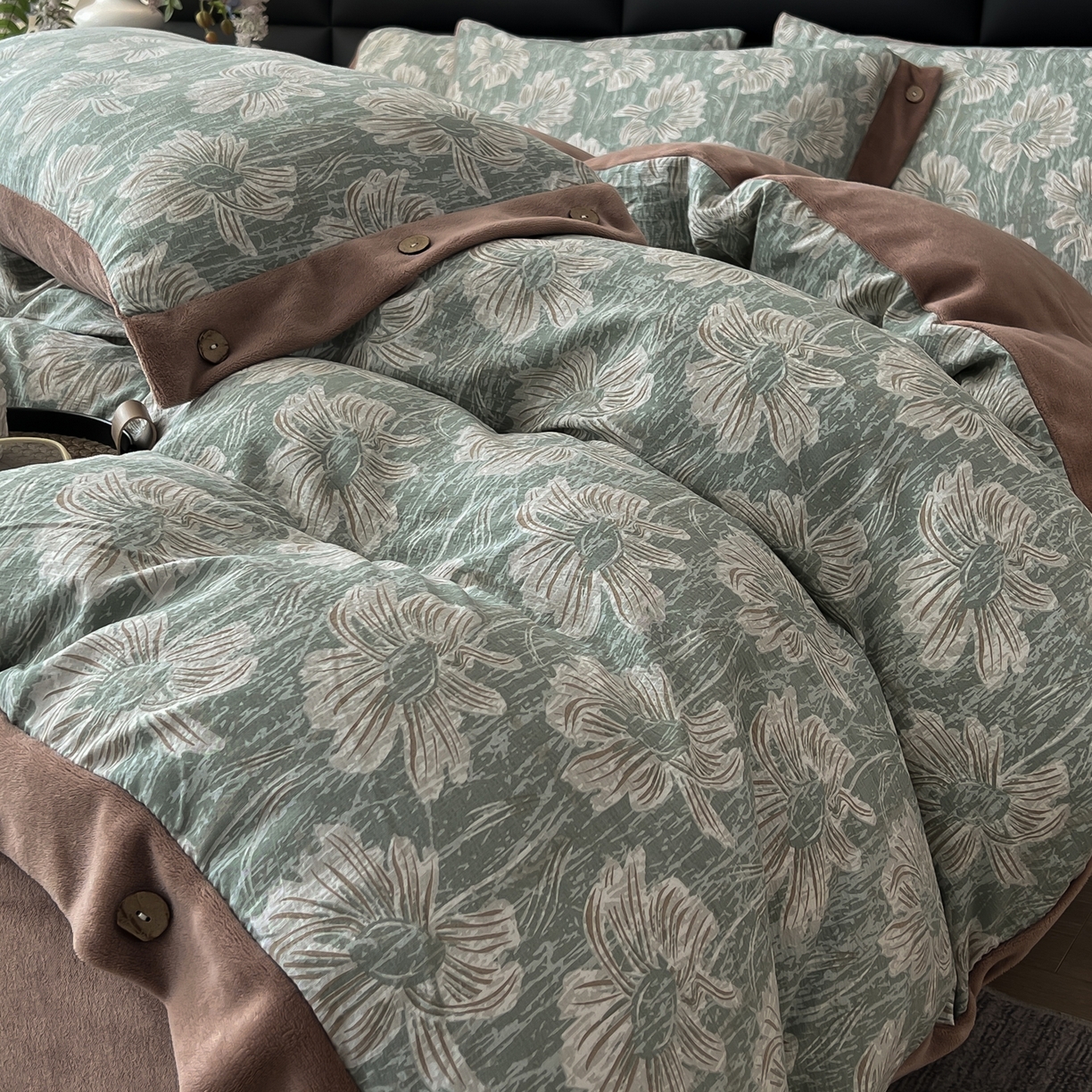 91家纺网 家纺一手货源 找家纺 吾诺家居 2025新款水洗原麻牛奶绒纽扣款四件套 绍华