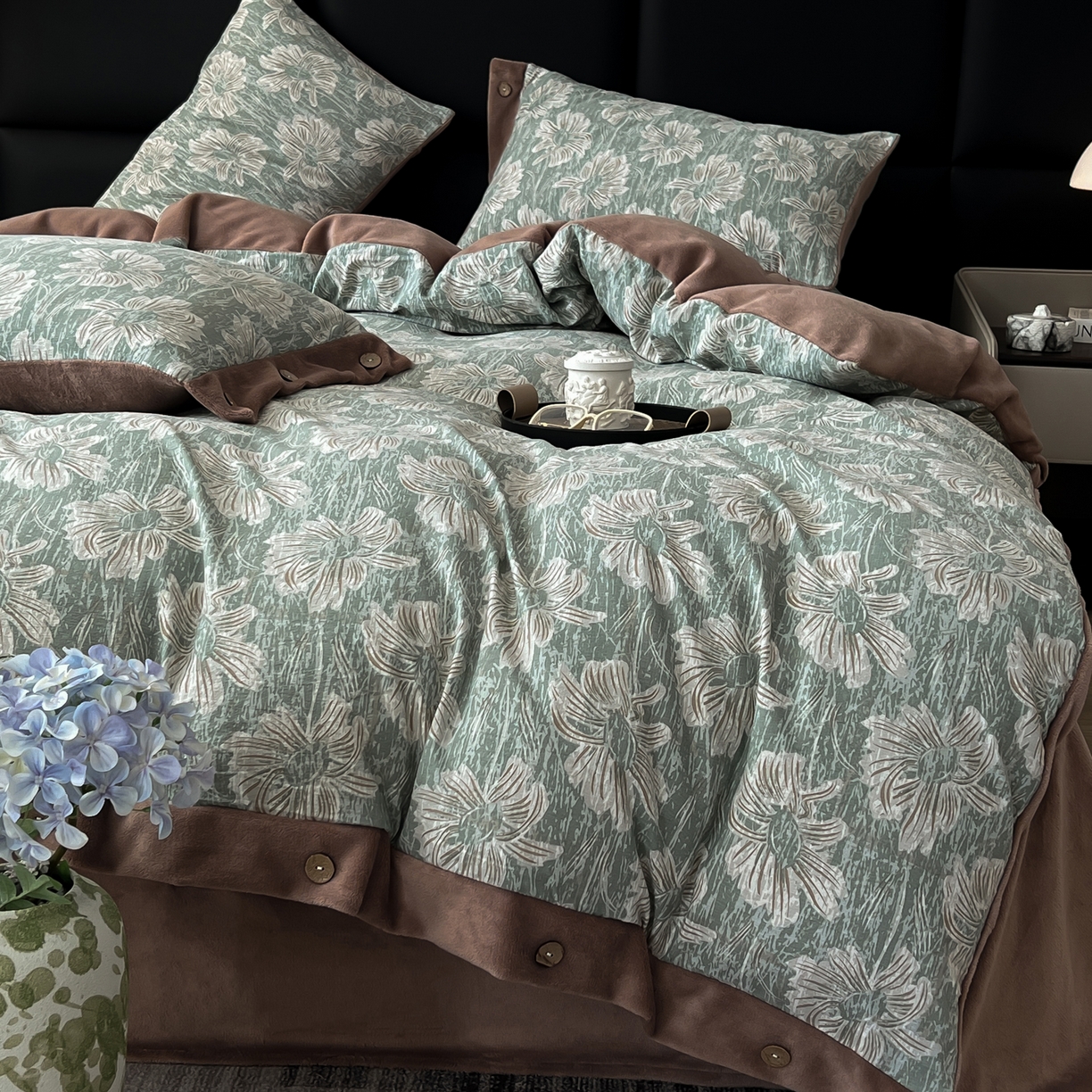 91家纺网 家纺一手货源 找家纺 吾诺家居 2025新款水洗原麻牛奶绒纽扣款四件套 绍华